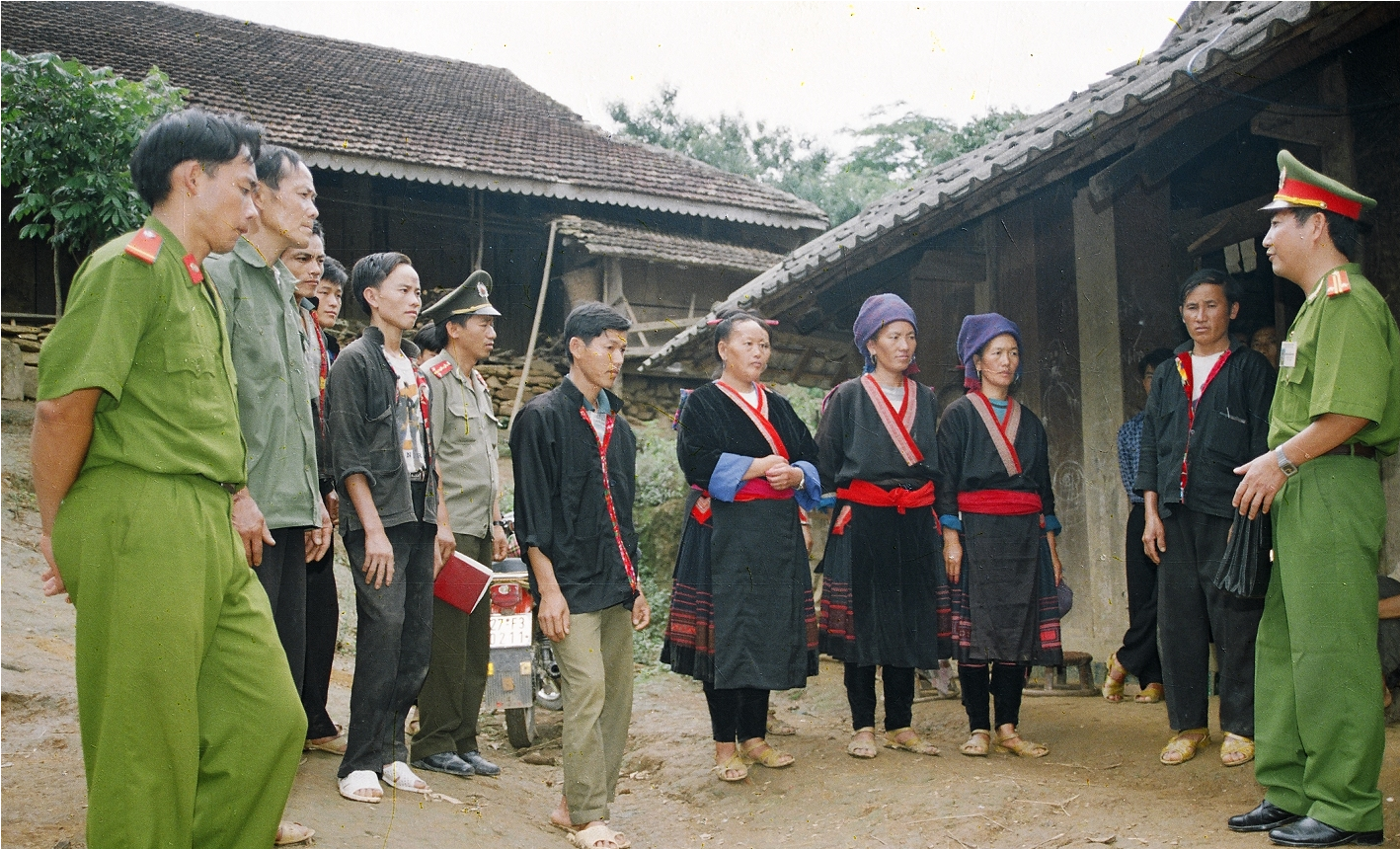 Tuyên truyền phong trào chống mua bán người cho nhân dân