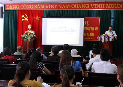 Hội Viên Hội Nhà báo, Hội Văn học Nghệ thuật tỉnh Điện Biên học tập Nghị quyết TW 9, khoá XII của Đảng. Ảnh: Thu Thủy