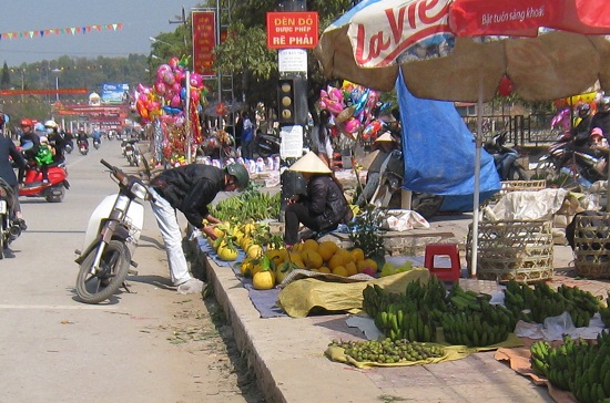 Tăng cường công tác tuyên truyền để nhân dân thực hiện đảm bảo an ninh trật tự, an toàn gia thông, bảo vệ môi trường trong những ngày Tết.