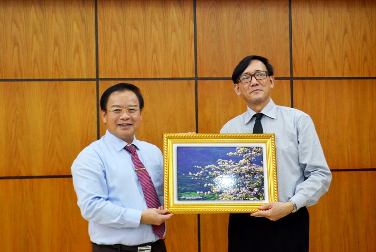 Đại sứ đặc mệnh toàn quyền Vương quốc Thái Lan tại Việt Nam thăm và làm 